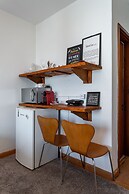 (902-B) Studio com Vista Mar e Comodidades