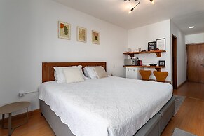 (902-B) Studio com Vista Mar e Comodidades