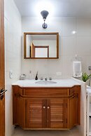 (902-B) Studio com Vista Mar e Comodidades