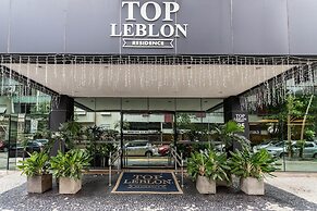 (902-B) Studio com Vista Mar e Comodidades