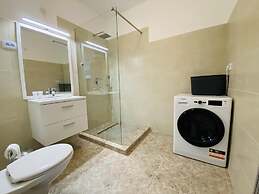 Deluxe Apartment with Balcony & Parking