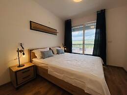 Deluxe Apartment with Balcony & Parking