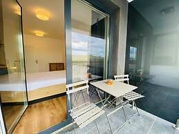 Deluxe Apartment with Balcony & Parking