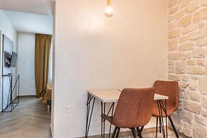 L&B amphitheater apartments