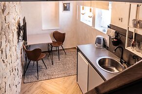 L&B amphitheater apartments