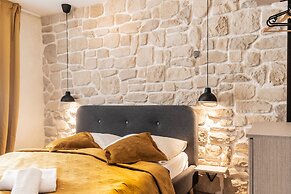 L&B amphitheater apartments