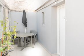 L&B amphitheater apartments