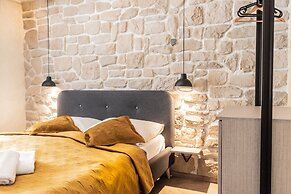 L&B amphitheater apartments