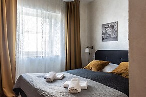 L&B amphitheater apartments