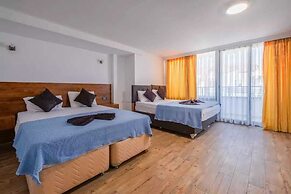 Atas Aqua  Otel Avsa