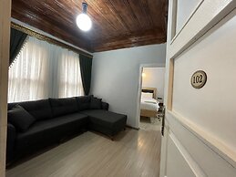 Golden Metro Boutique