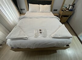 Golden Metro Boutique