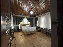 Golden Metro Boutique