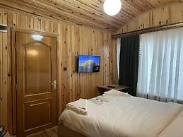 Golden Metro Boutique