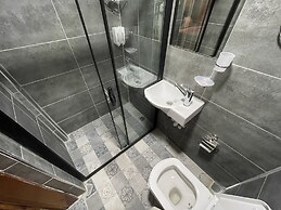 Golden Metro Boutique