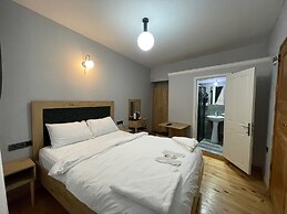 Golden Metro Boutique