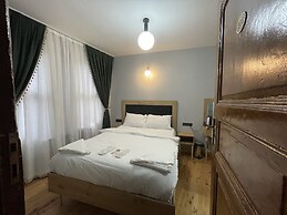 Golden Metro Boutique