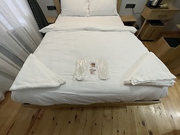 Golden Metro Boutique