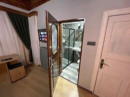 Golden Metro Boutique