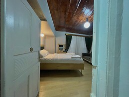 Golden Metro Boutique