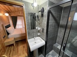 Golden Metro Boutique