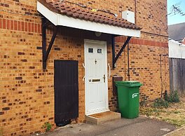 Remarkable 1-bed Flat in Slough, Near Farnham Road