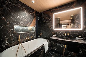 No.4 Carlton Hotel