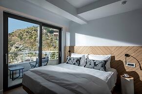 Made By The Sea Villas 21 Bdrm