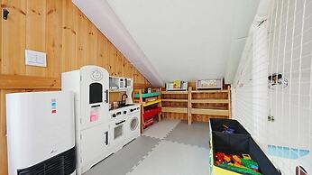 ello-el kids Pool Villa Pension