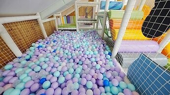 ello-el kids Pool Villa Pension