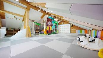 ello-el kids Pool Villa Pension