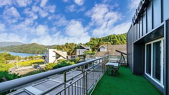 ello-el kids Pool Villa Pension