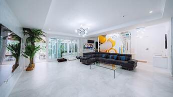 ello-el kids Pool Villa Pension