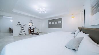 ello-el kids Pool Villa Pension