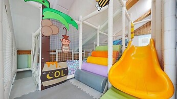 ello-el kids Pool Villa Pension