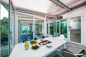 ello-el kids Pool Villa Pension