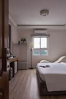Quy Hung Hotel Central