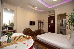 Quy Hung Hotel Central