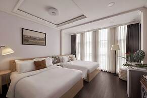 Quy Hung Hotel Central