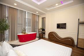 Quy Hung Hotel Central