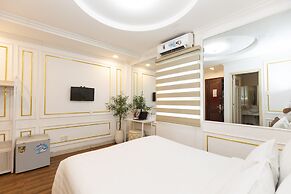 Quy Hung Hotel Central