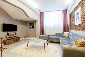 Central Flat Close to Cevahir Shopping Mall