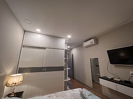 Supertramp House - Gold View Apartment