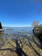 Rocky's Lake House-limit 6 3 Bedroom Home by RedAwning