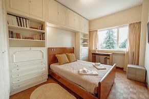 Grand Botanic Garden Apartment by Vacationy