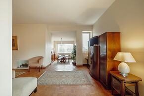 Grand Botanic Garden Apartment by Vacationy