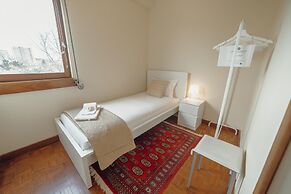 Grand Botanic Garden Apartment by Vacationy
