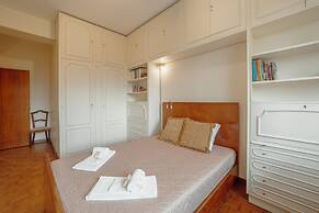Grand Botanic Garden Apartment by Vacationy