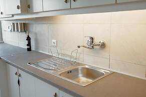Grand Botanic Garden Apartment by Vacationy