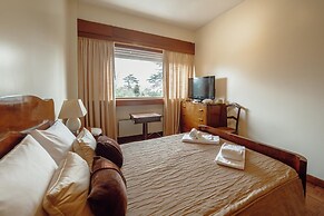 Grand Botanic Garden Apartment by Vacationy